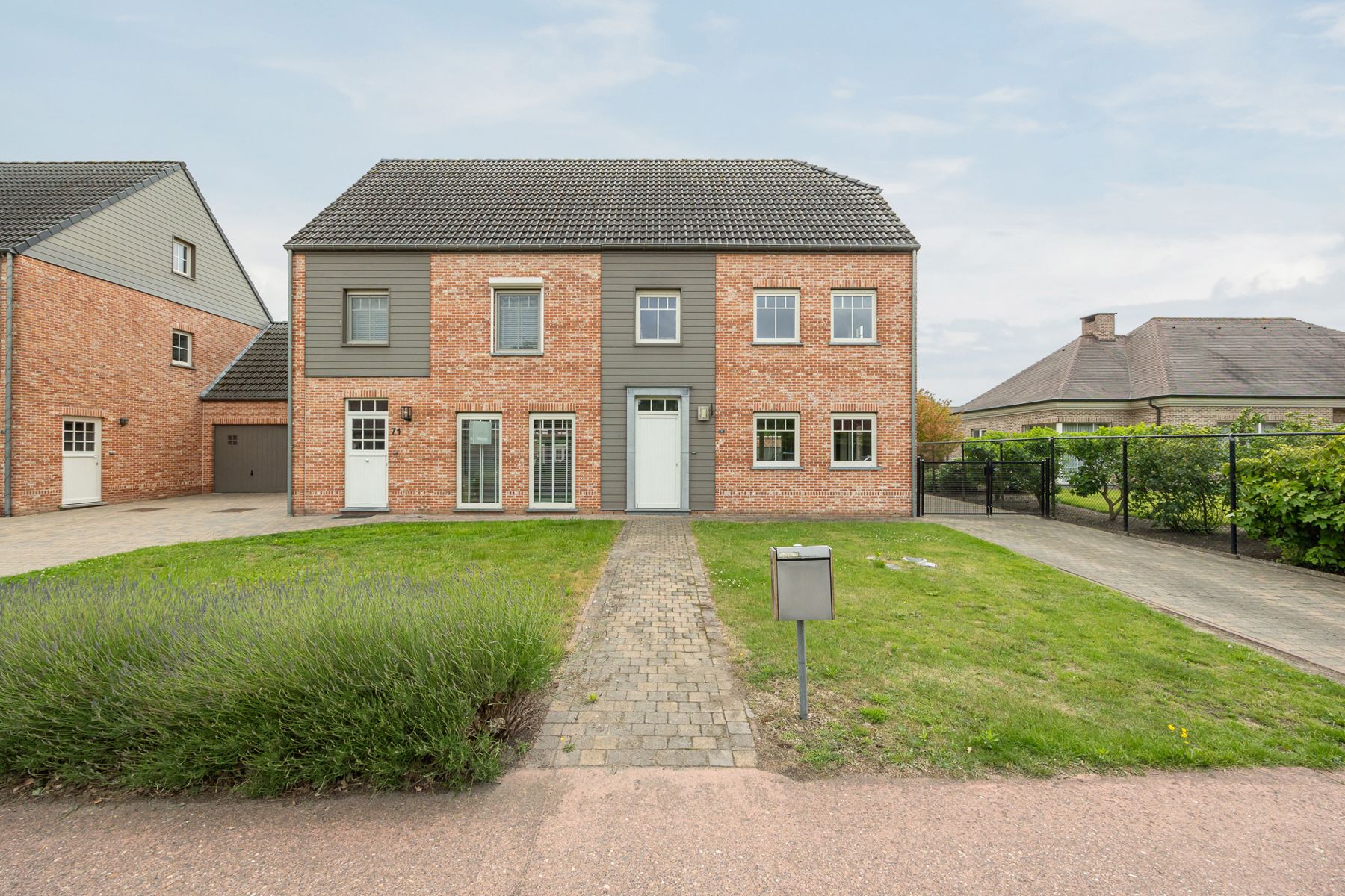 Recente gezinswoning met 3 slaapkamers, zolder en zonrijke tuin met garage. foto 16
