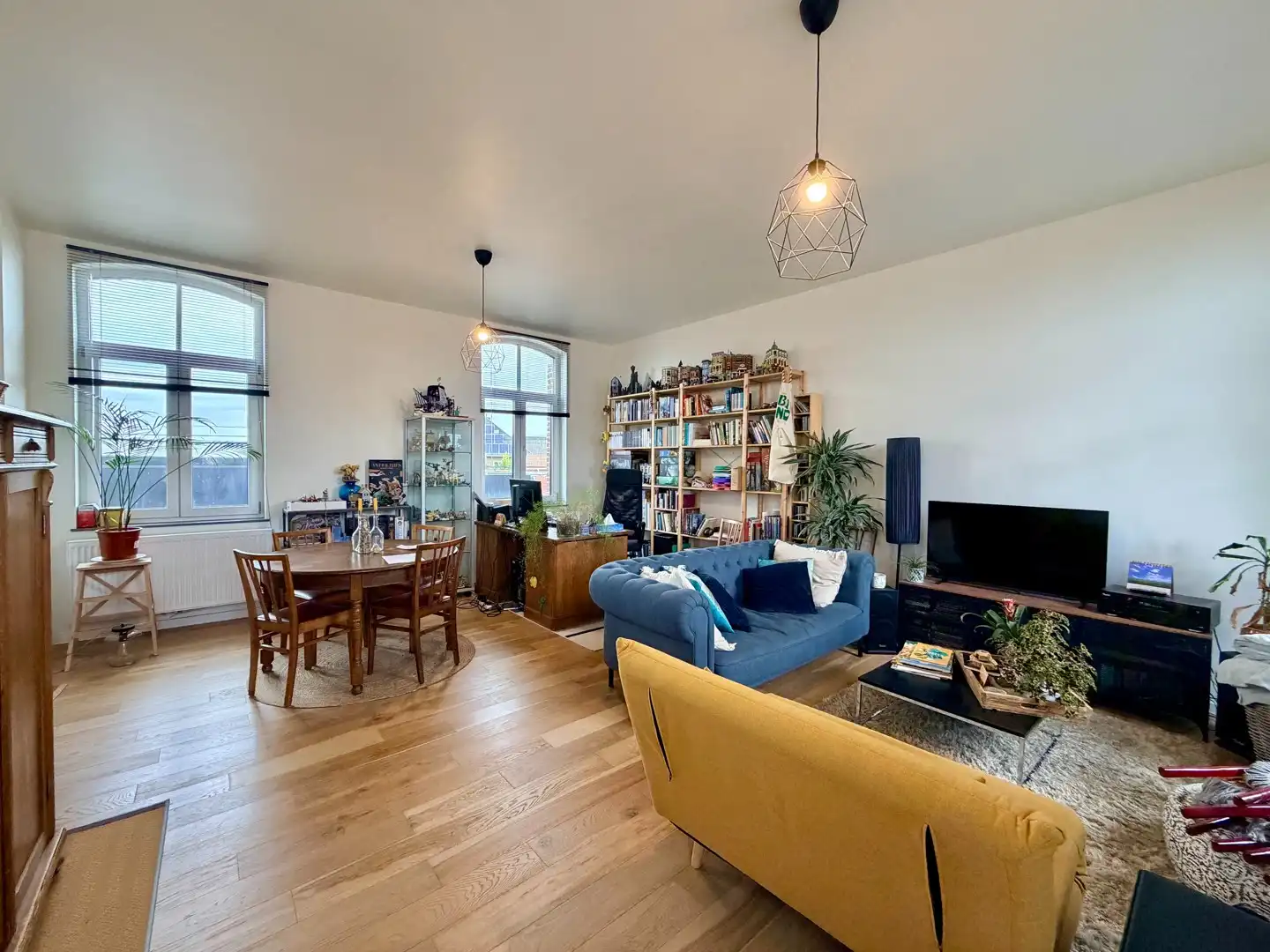 Gerenoveerd duplex-appartement met twee slaapkamers te Ardooie centrum! foto 2