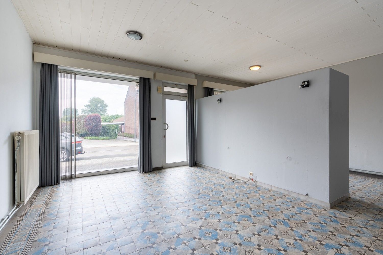 Gebouw met vergunning voor 3 appartementen en een handelspand foto 9