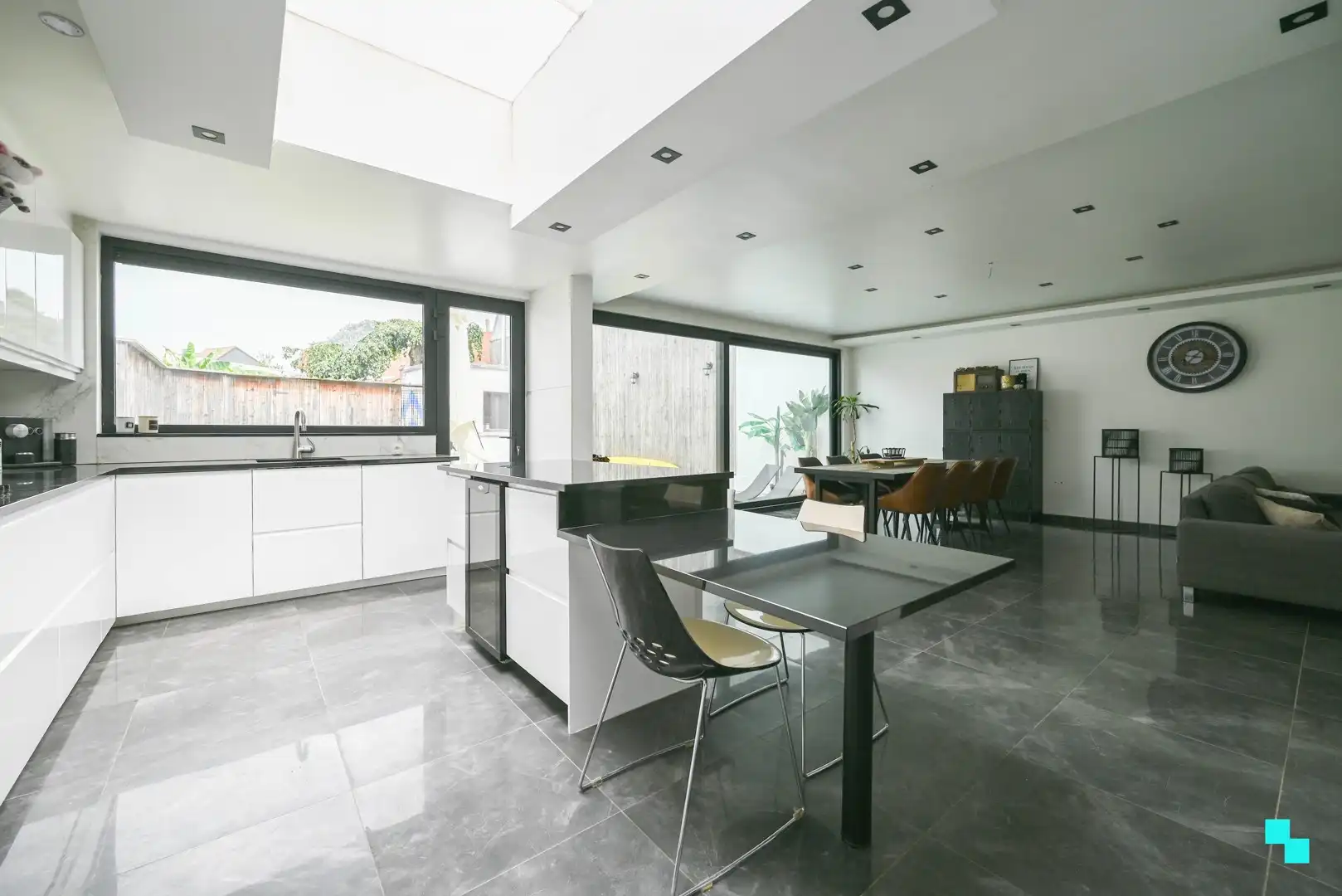 Ruime woning nabij centrum Bissegem foto 9