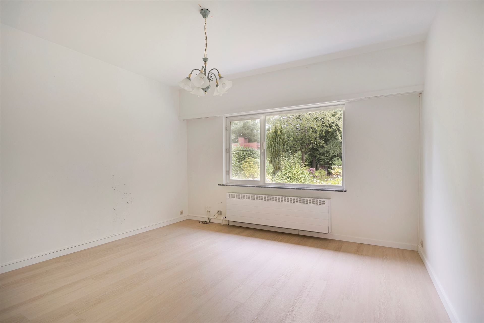 Volledig gerenoveerde woning in rustige villawijk foto 16