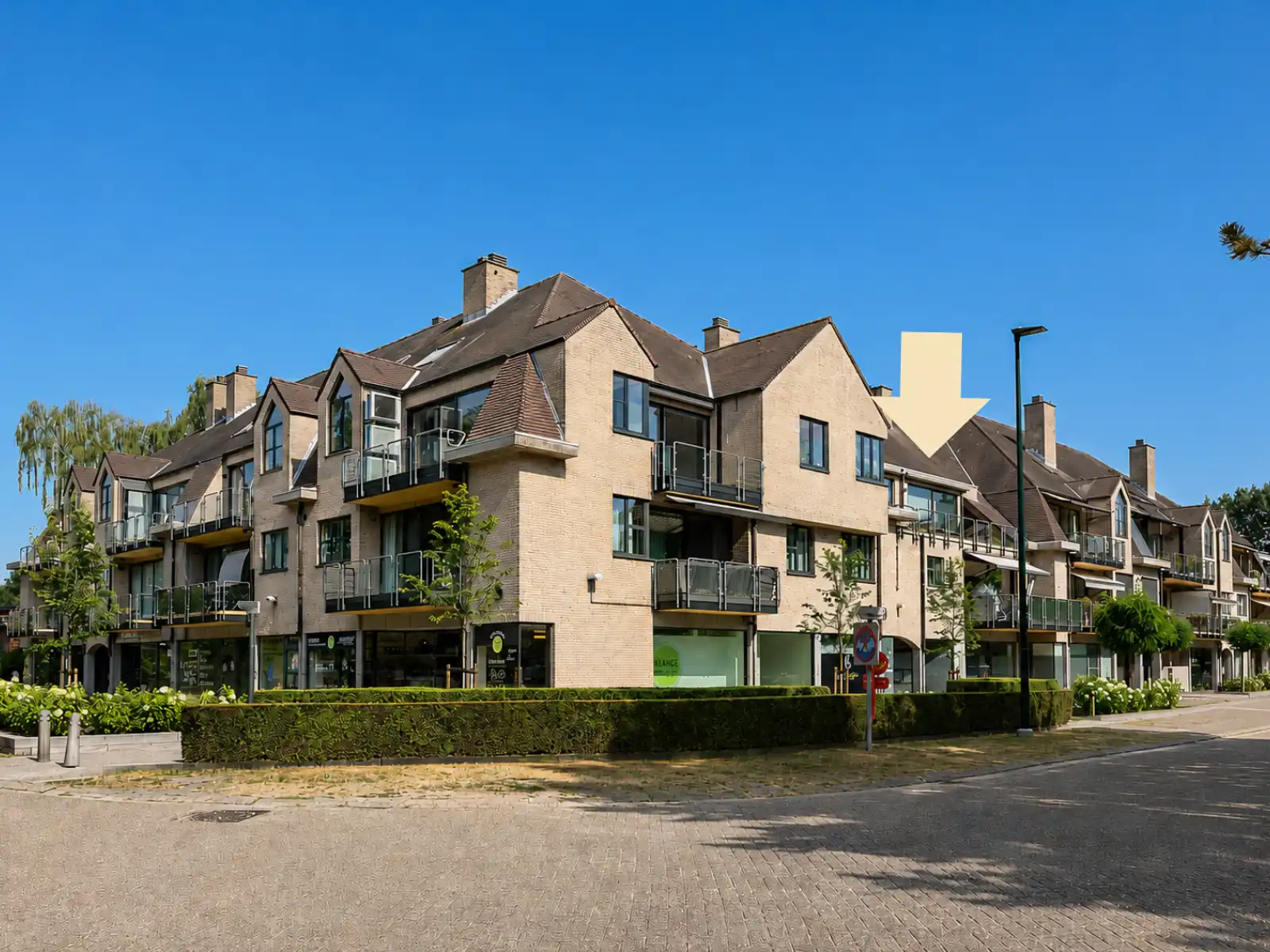 Ruim te renoveren duplex app. in het centrum van Schilde foto {{pictureIndex}}