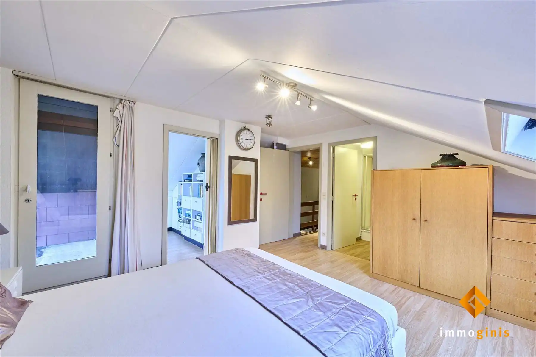 Zéér ruime woning op een mooi perceel van 17a82ca met 5 slaapkamers en uitbreidingsmogelijkheden op de eerste verdieping! foto 28