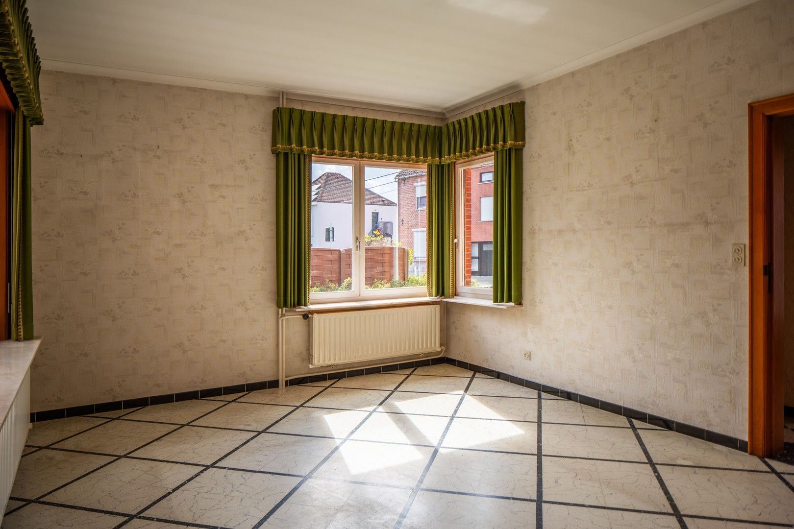 Charmante vrijstaande woning met veel potentieel foto 4