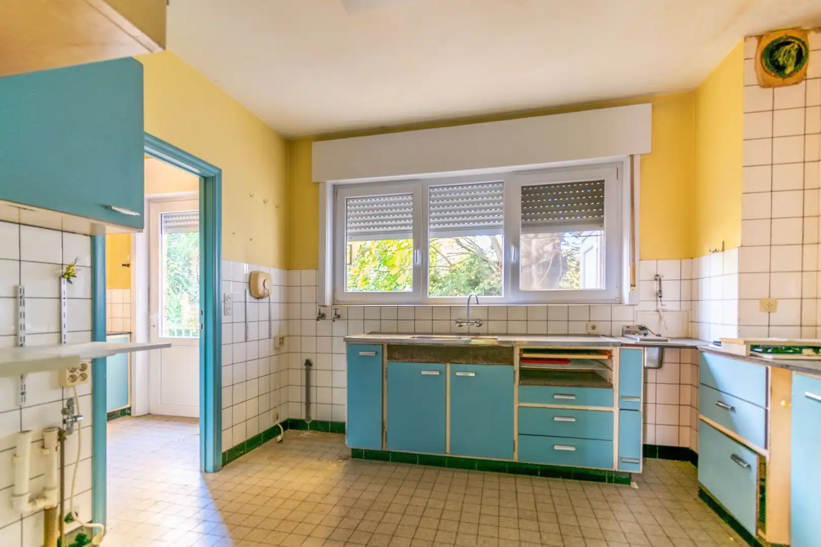 Een te vernieuwen, grote (305m²) woning!!  foto 4