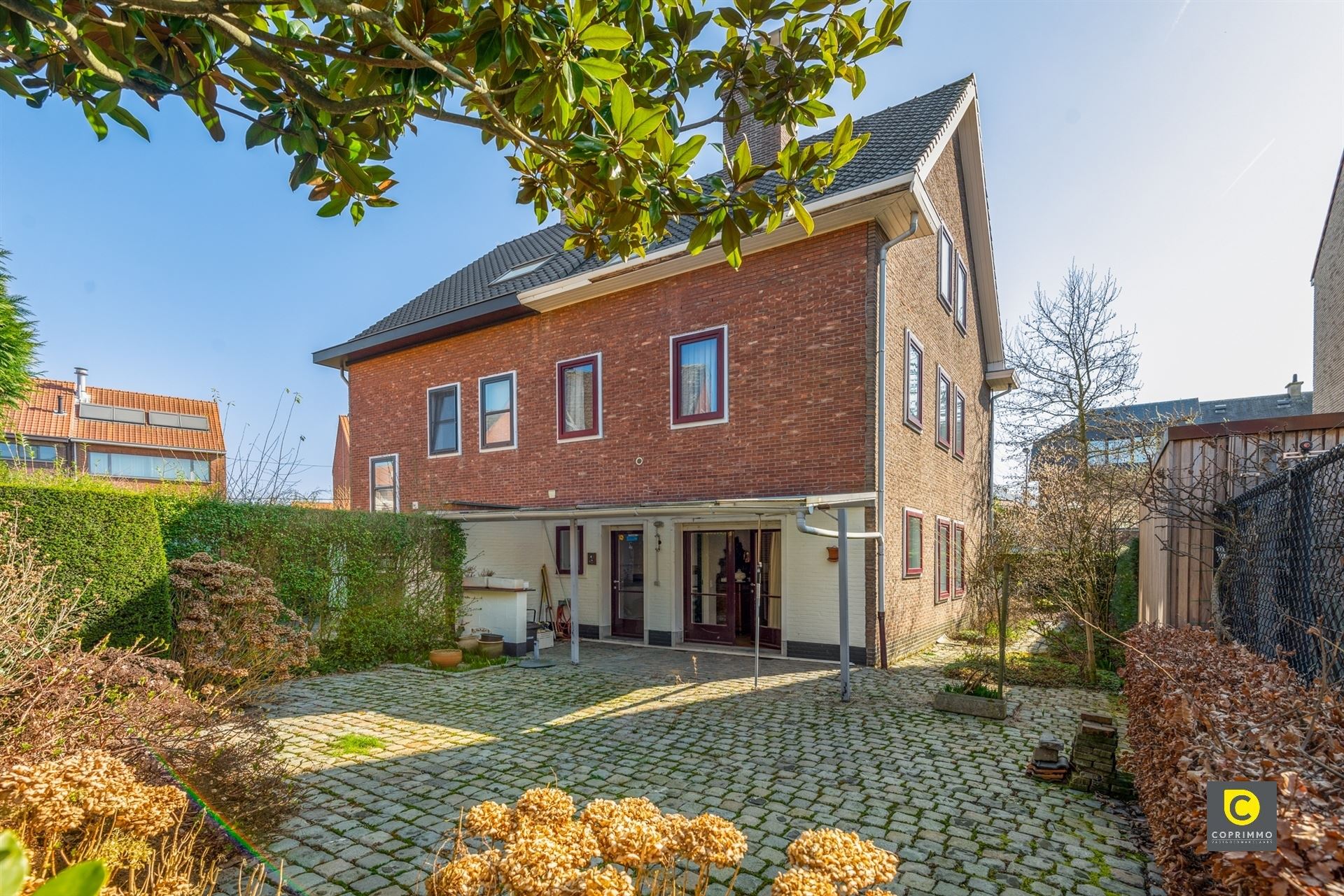 Ruime woning met 5 slpks, bureau en tuin! foto 12