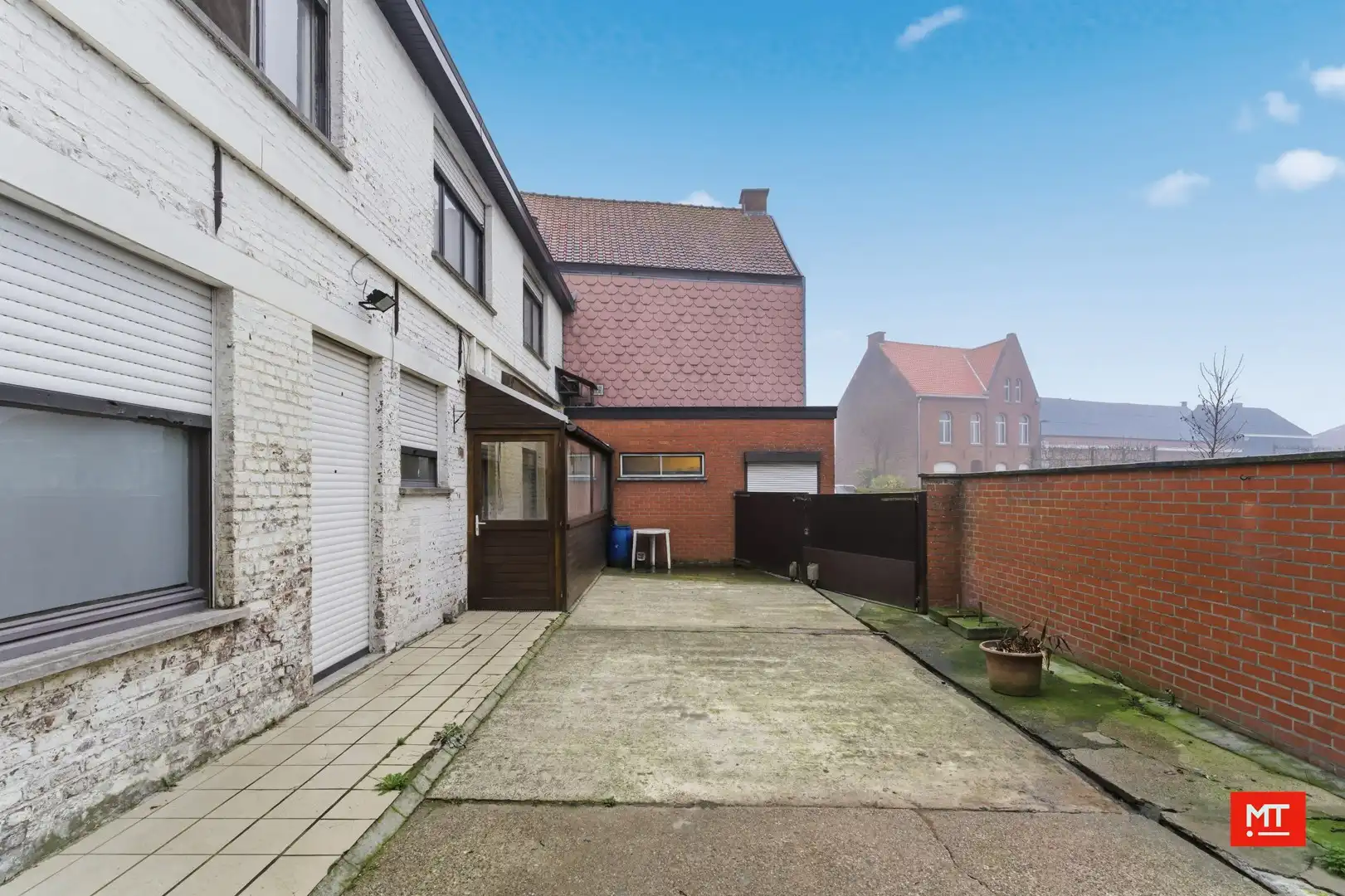 Bijzonder ruim gebouw met magazijn in de dorpskern van Zandvoorde (Zonnebeke) foto 17