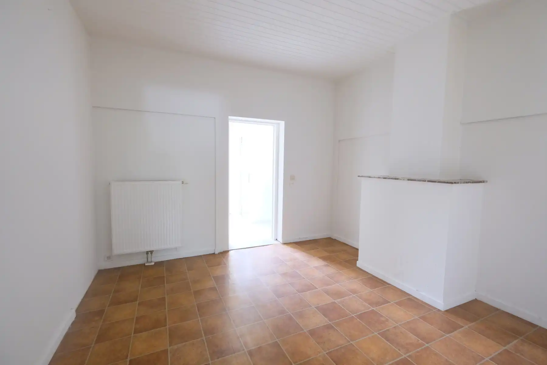Ruim appartement in rustige wijk foto 6
