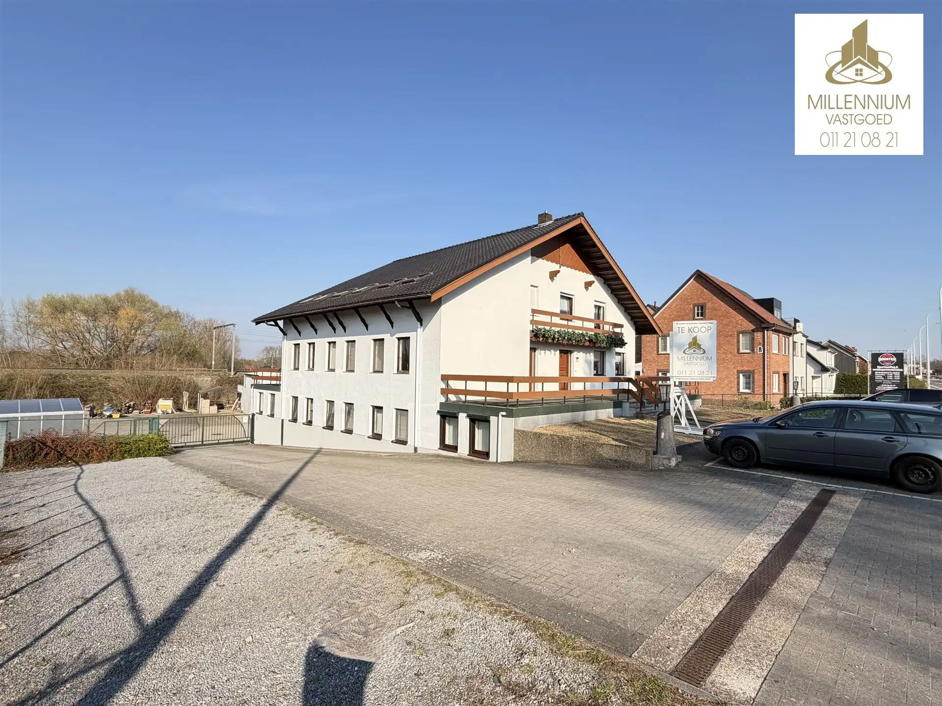 Commercieel gebouw foto {{pictureIndex}}