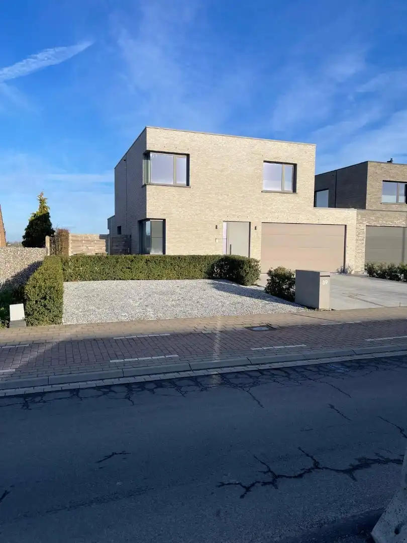 Ruime recente halfopen bebouwing met panoramisch verzicht foto 19