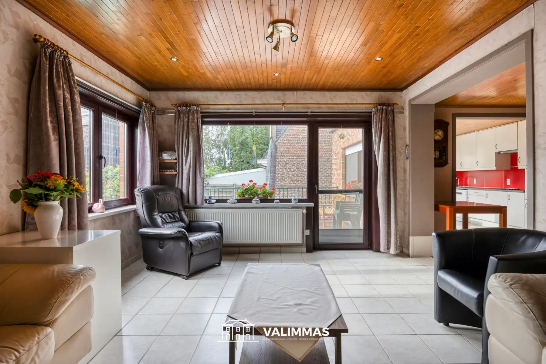 Zeer ruime vrijstaande woning met tuin, garage & bijgebouwen foto 26