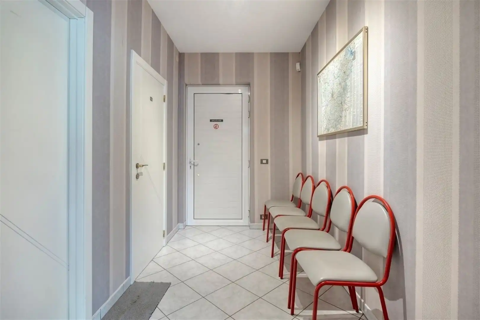 Riante villa voor vrij beroep of kantoor met woonst foto 6