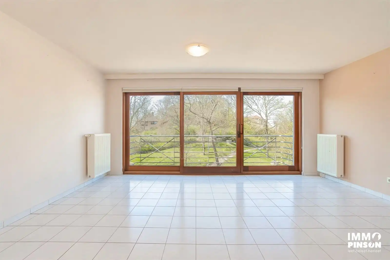 Centraal gelegen zonnig appartement met prachtig zicht op de Kykhill  foto 3