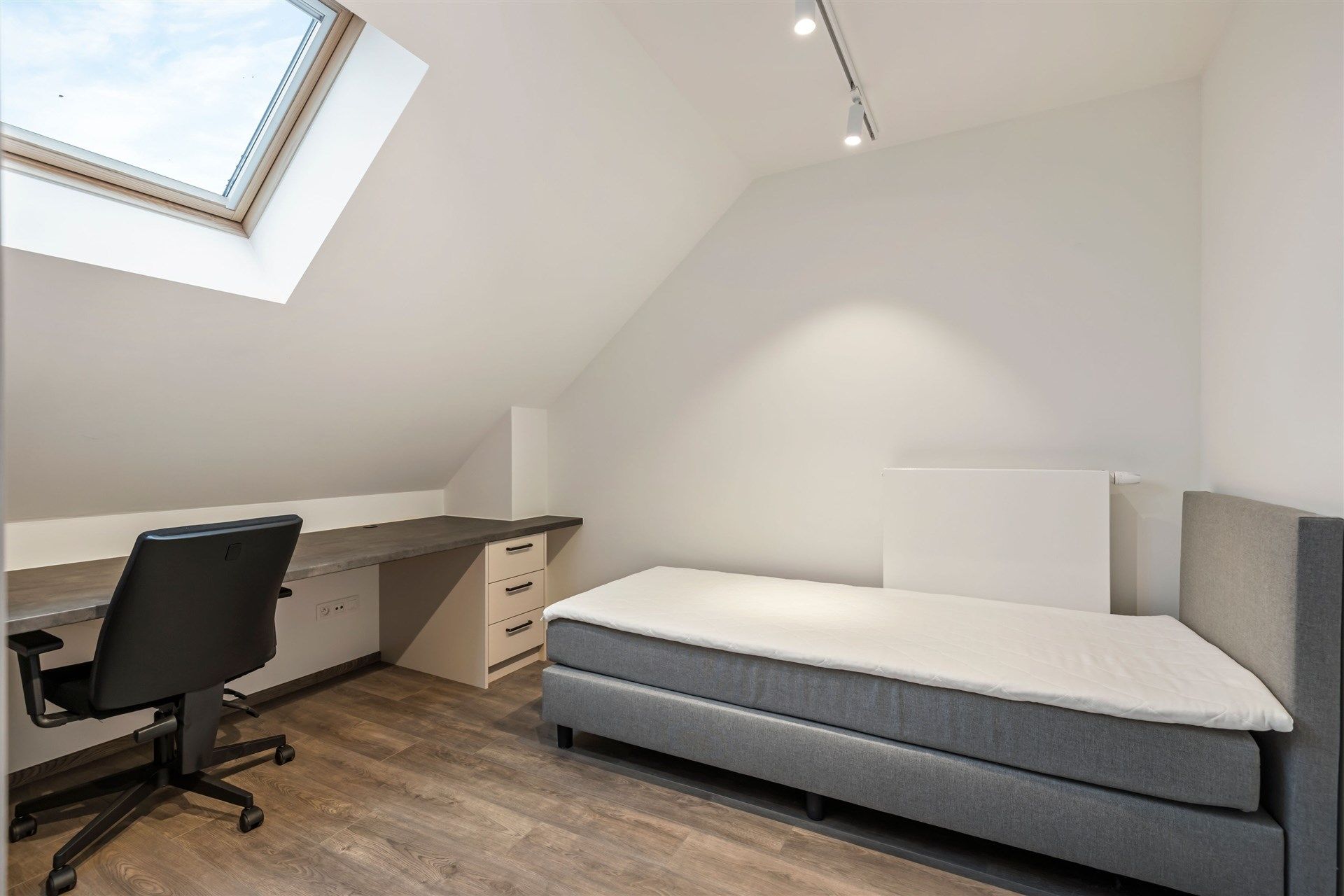 Uitzonderlijk ruim duplex appartement met loft allures in het hartje Sint-Niklaas (220m²) foto 13