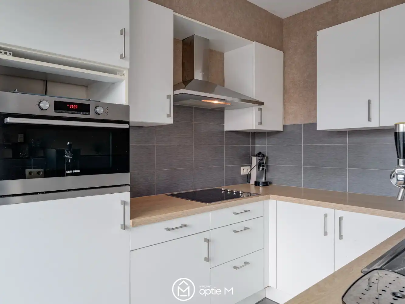 Ruim appartement in Bilzen-Hoeselt met parkeerplaats foto 13
