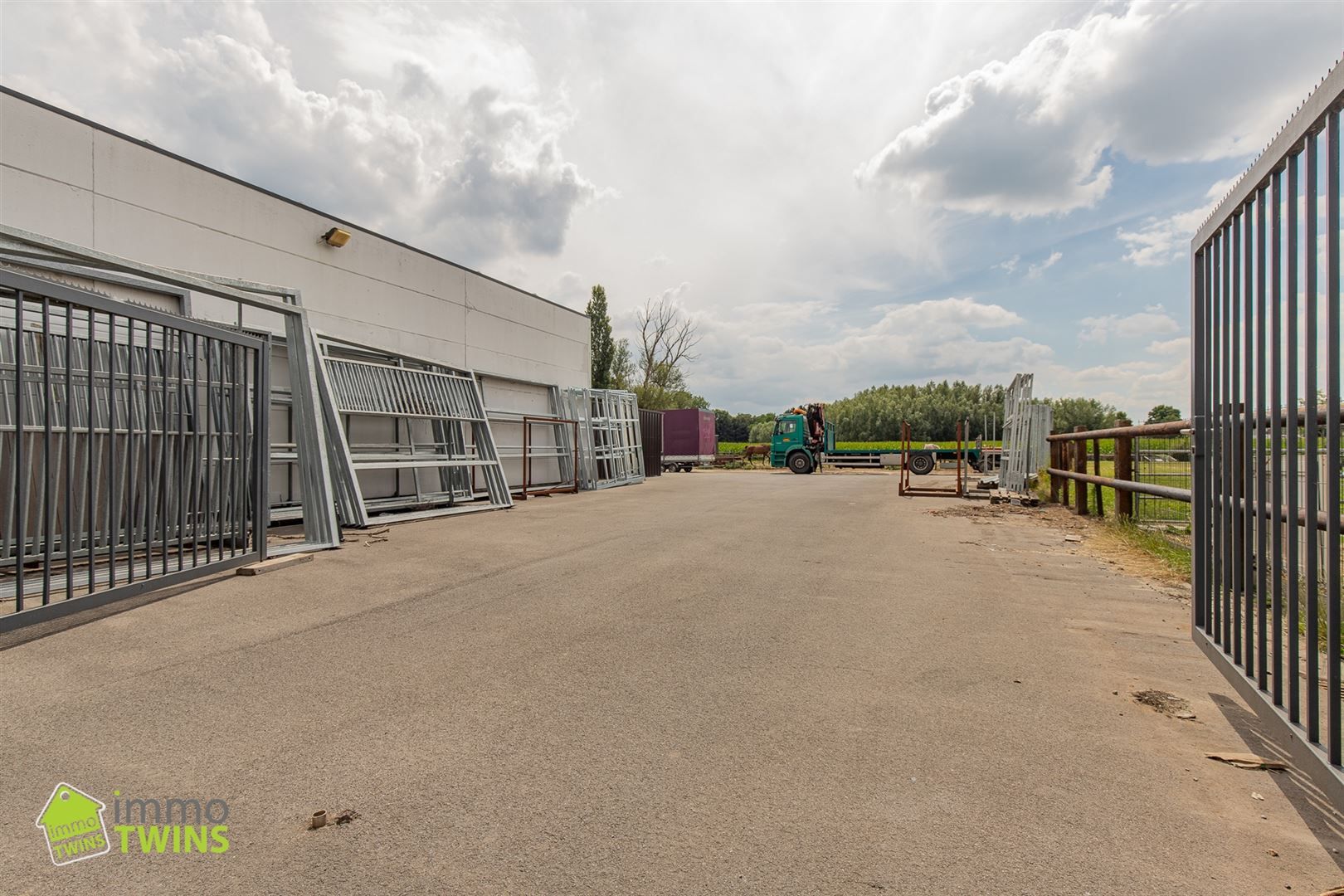 Magazijn + buitenruimte te huur op toplocatie in Lokeren foto 3