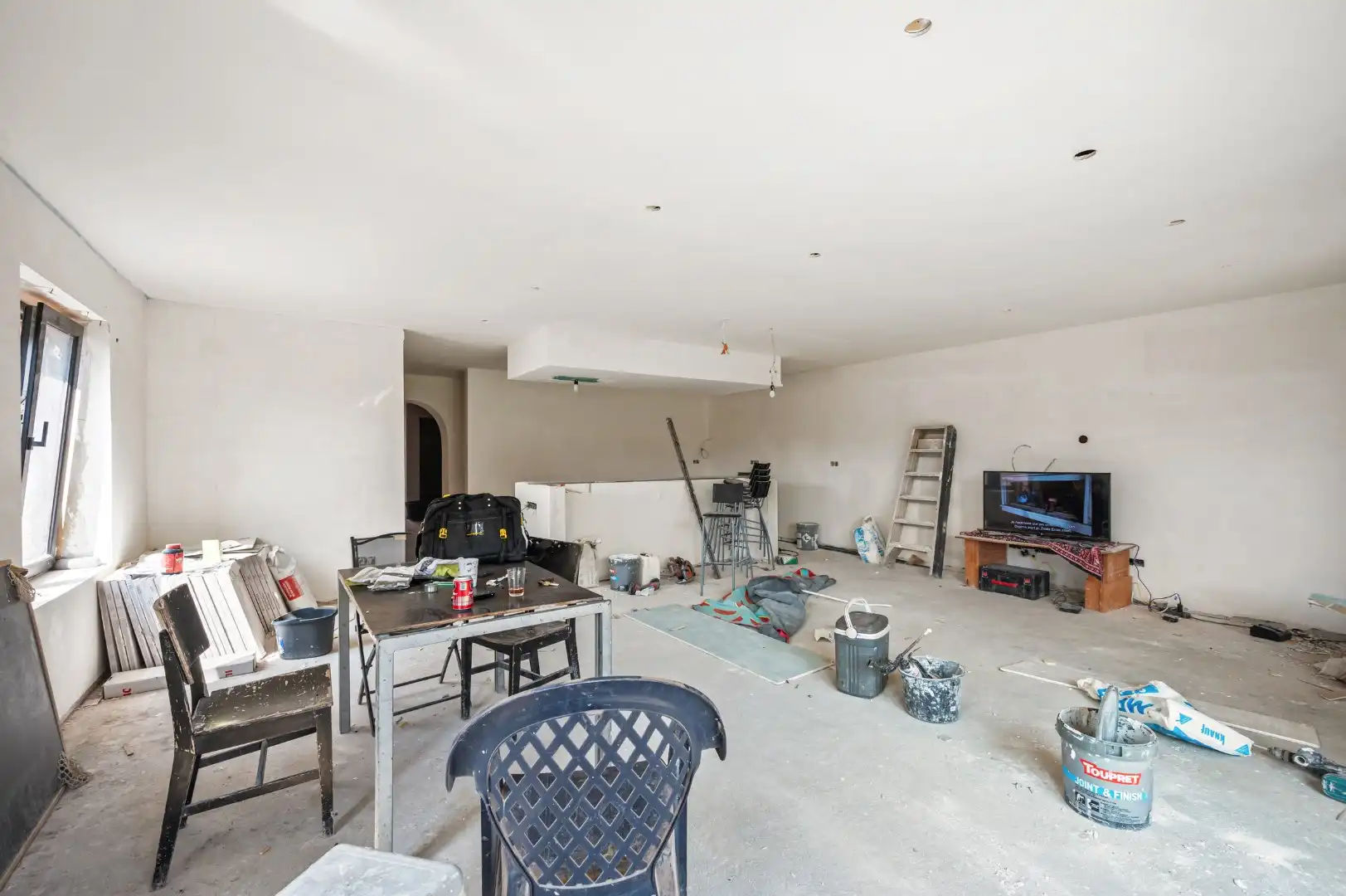 VERDER AF TE WERKEN WONING MET 5 SLPKS EN 2 BADKAMER IN EEN RUSTIGE WIJK foto 9