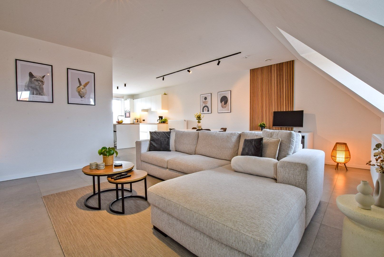 Prachtig recent (2021) duplexappartement (102 m²) met 2 slaapkamers te Nieuwpoort stad. foto 5