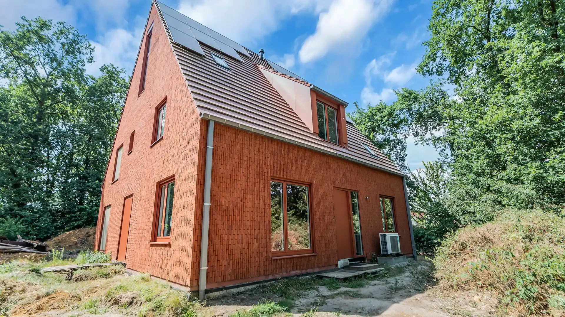 Duurzame CLT-woning met moderne architectuur en A+ energielabel foto {{pictureIndex}}