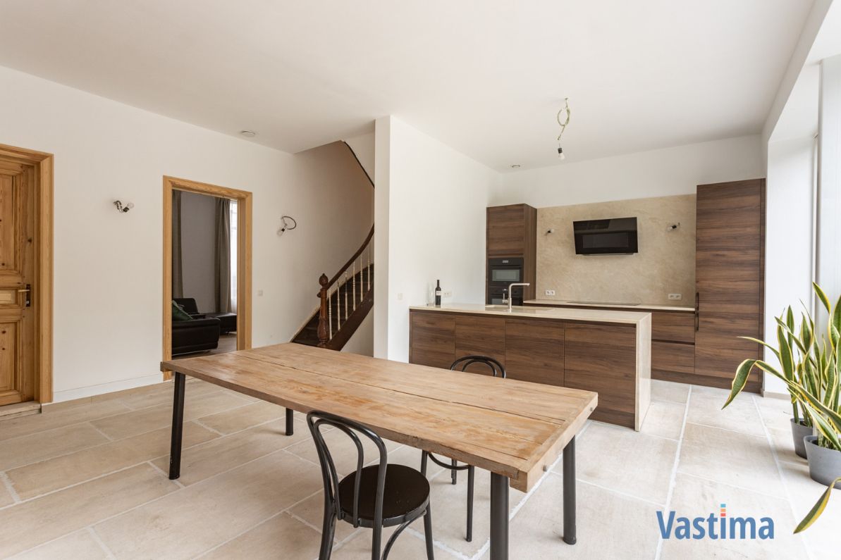 Exclusief herenhuis met idyllische tuin en dubbele garage in hartje Aalst foto 7