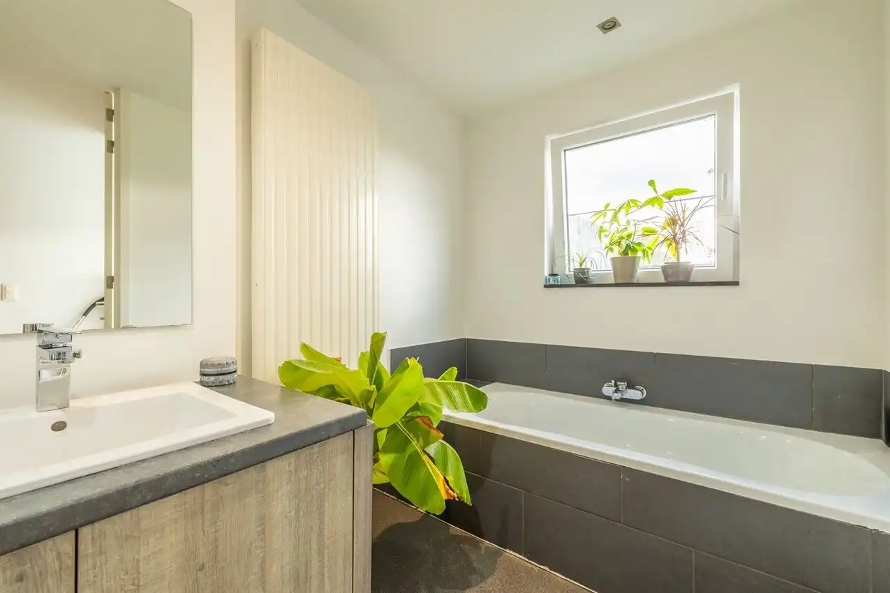Gerenoveerde woning EPC B, 2 ruime slpk, zonnig tuinterras foto 11