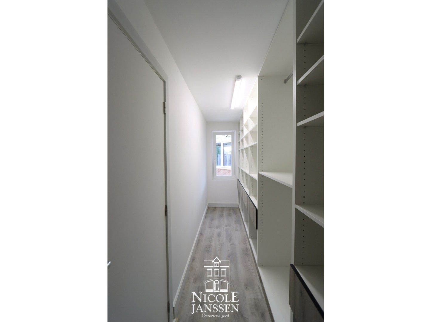 Ruime vrijstaande gezinswoning met 3 slaapkamers, tuintje en garage foto 11