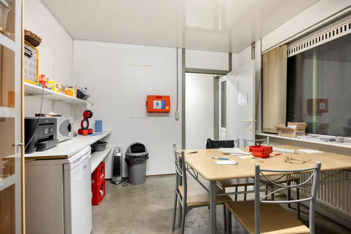 GUNSTIG GELEGEN MAGAZIJN VAN CA 442M² TE KORTESSEM LANGS N20 - OPBRENGSTEIGENDOM foto 9