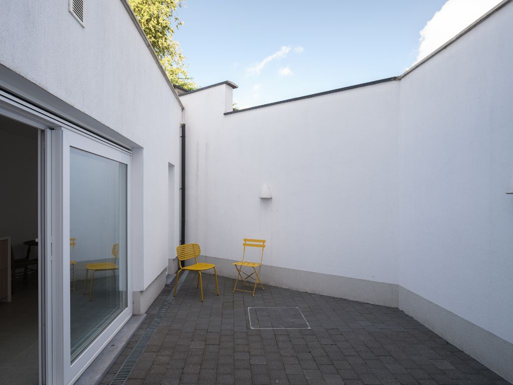 Bijzonder ruime en lichtrijke stadswoning (4 slpk’s) met goede buitenruimte nabij de Bourgoyen en op een boogscheut van het stadscentrum. foto 4