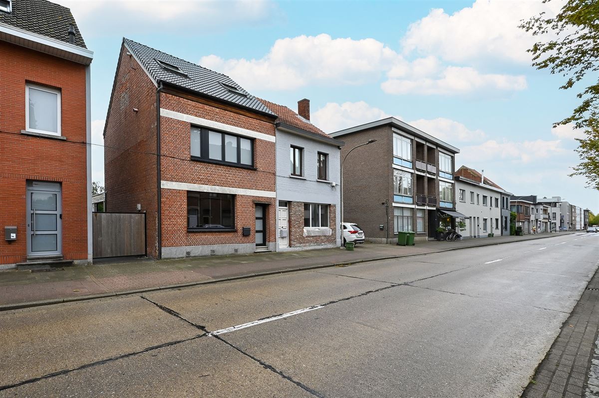 Geheel gerenoveerde gezinswoning met ruime garage foto 39