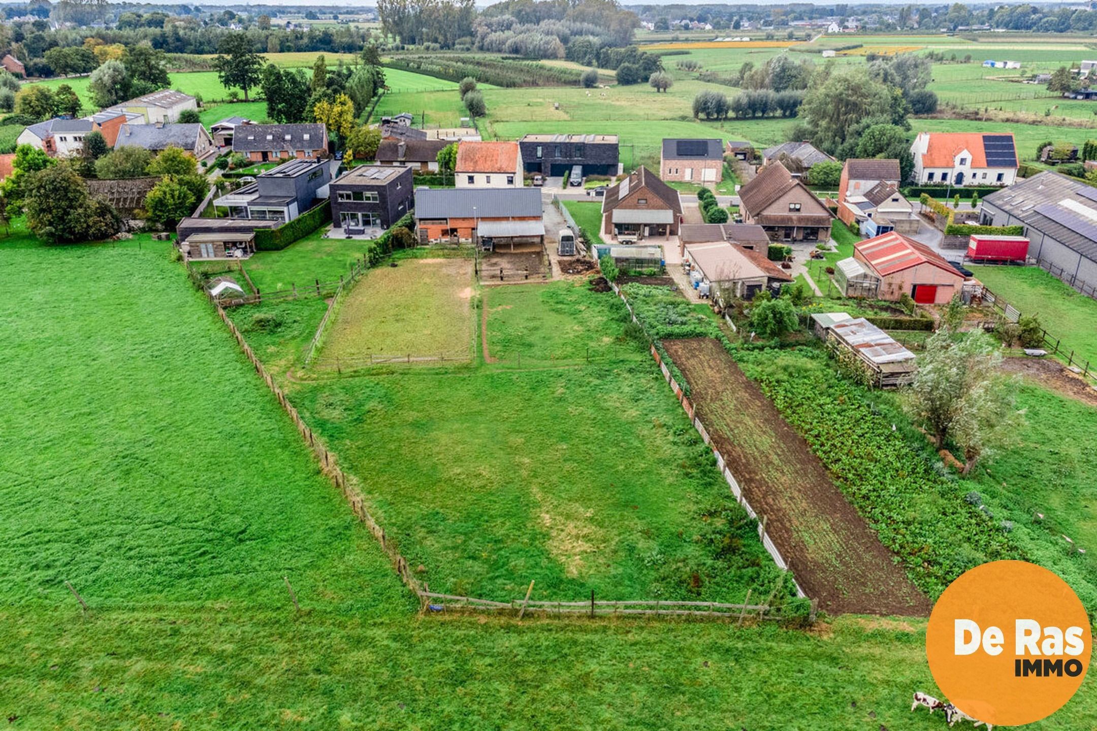 MASSEMEN - Landelijke woning met magazijn/ paardenstal foto 3