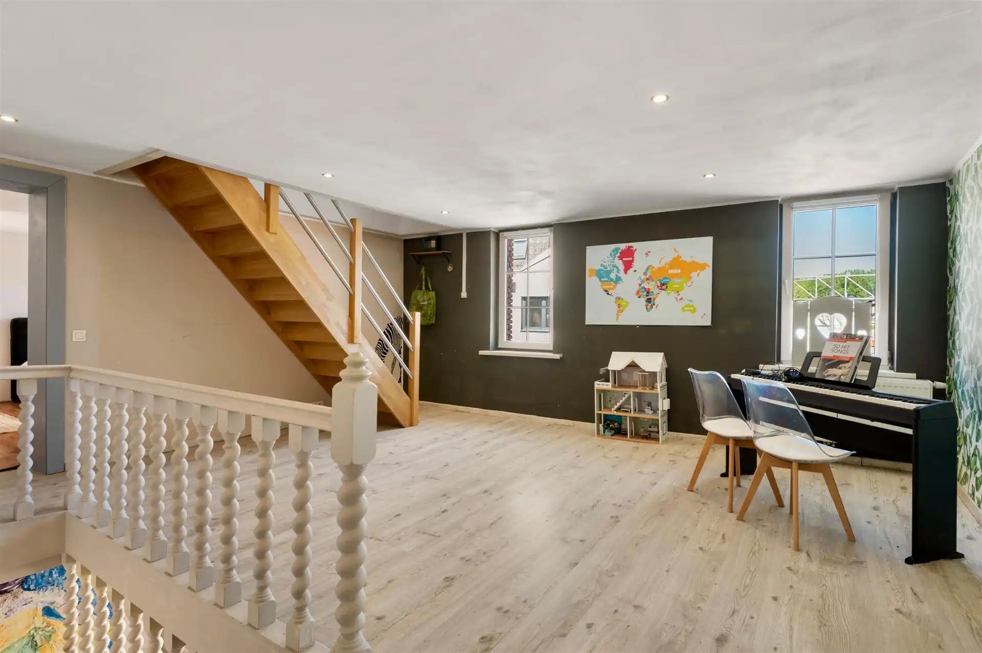 Ruime woning met multifunctioneel bijgebouw en grote tuin foto 14