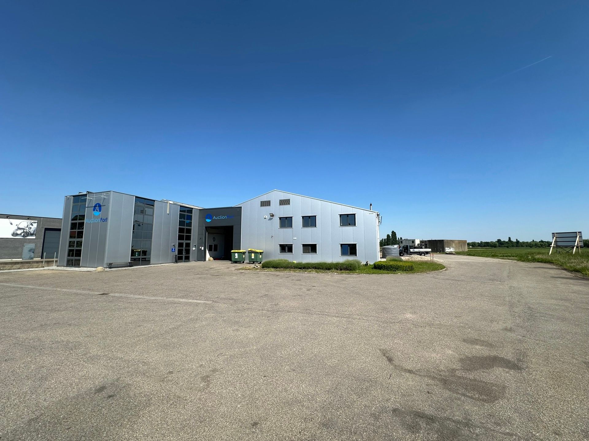 Bedrijfsgebouw op uitstekende locatie foto 6