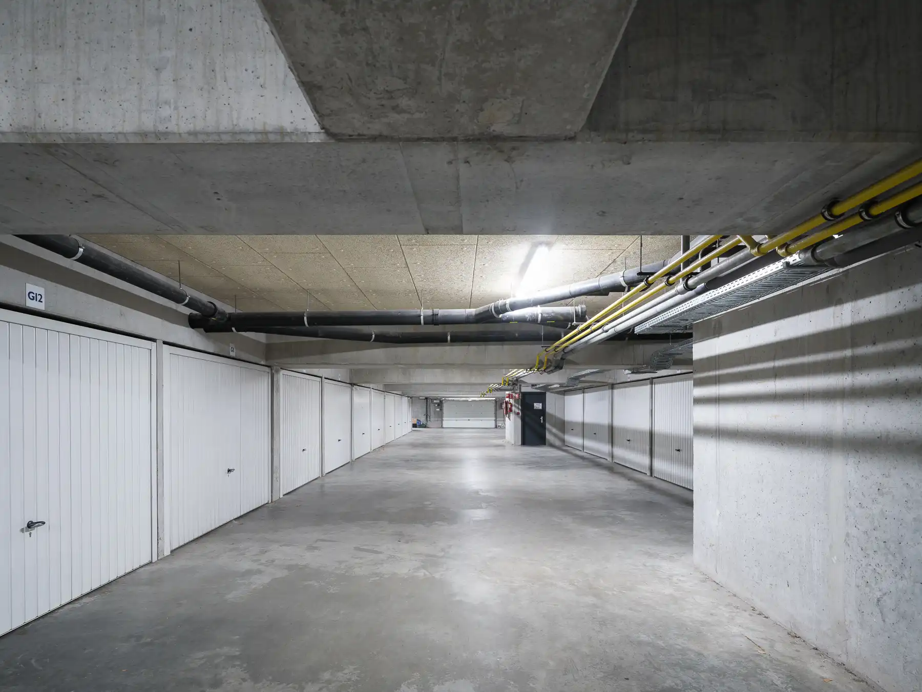 Lichtrijk appartement met privétuin foto 14