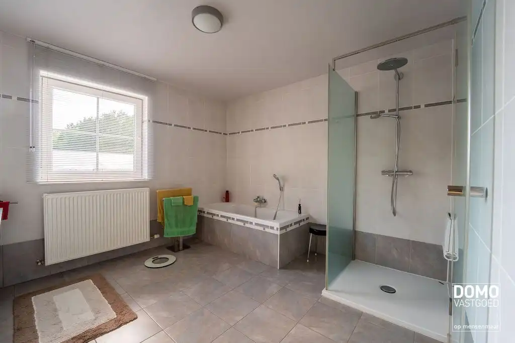 Ruime villa met paardenaccommodatie en wedstrijdstal gelegen te Herk-de-Stad - EPC-label: B - Bewoonbare vloeroppervlakte: 296m² foto 18