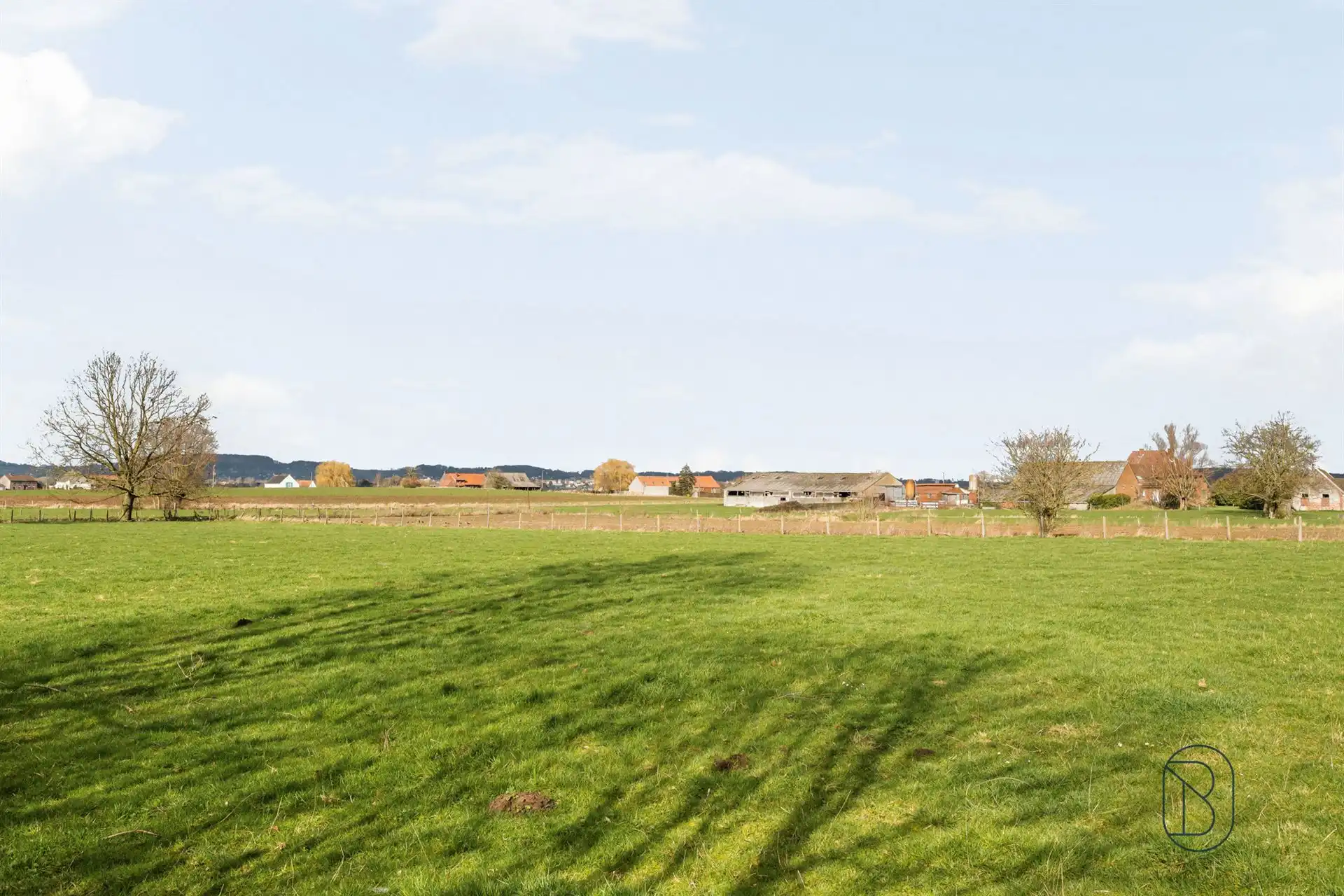 Hoeve met handelsruimte en woning, ideaal gelegen! foto 7