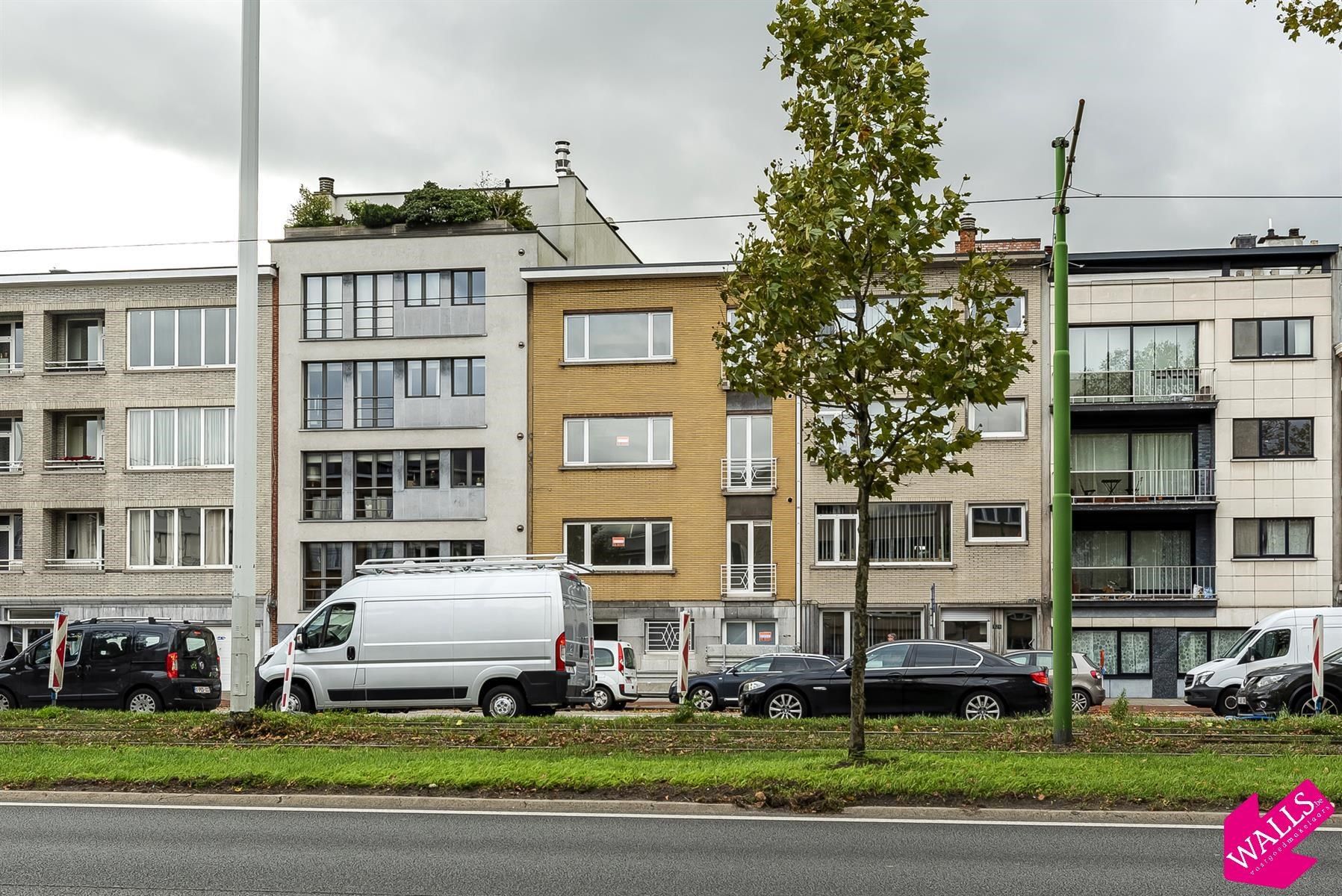 Ruim en volledig gerenoveerd appartement met terras foto 10