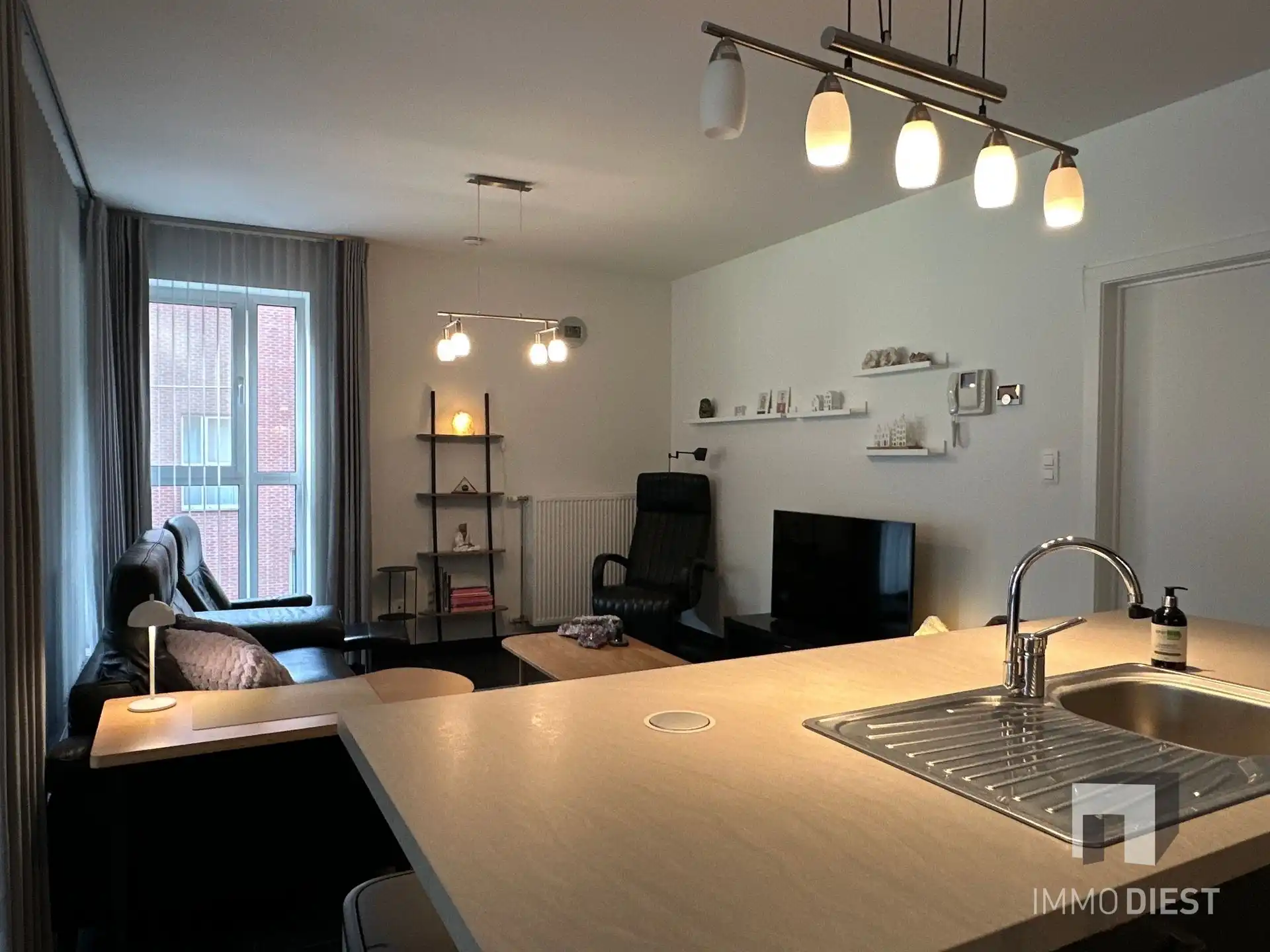 Instapklaar appartement met 2 slpks, terras, parking en kelder foto 8
