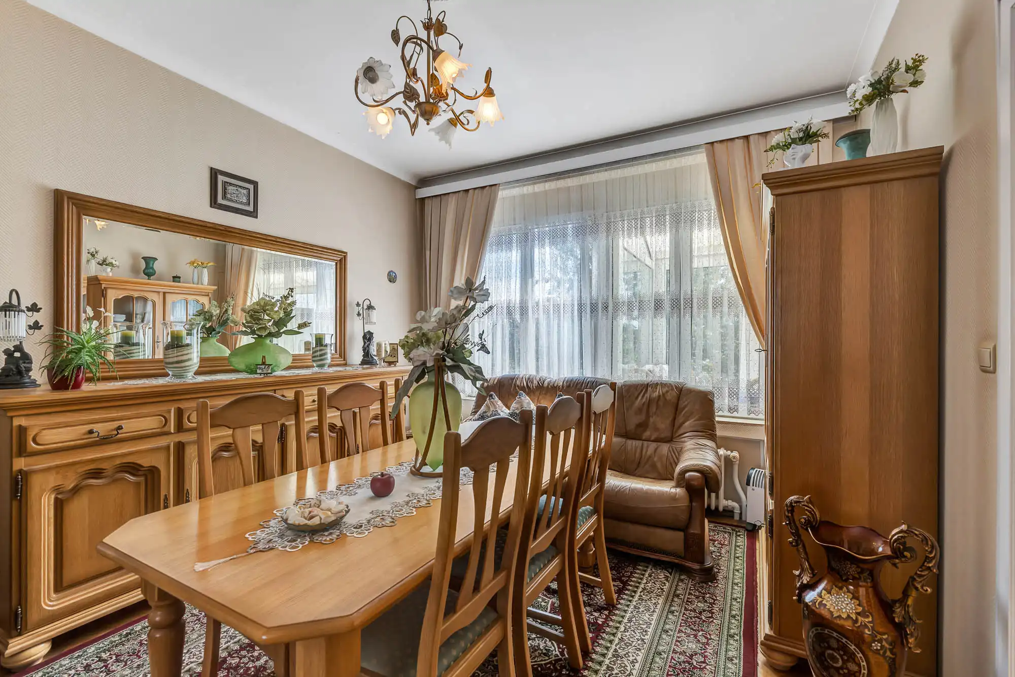 Instapklare karaktervolle woning in centrum Dilbeek! foto 6