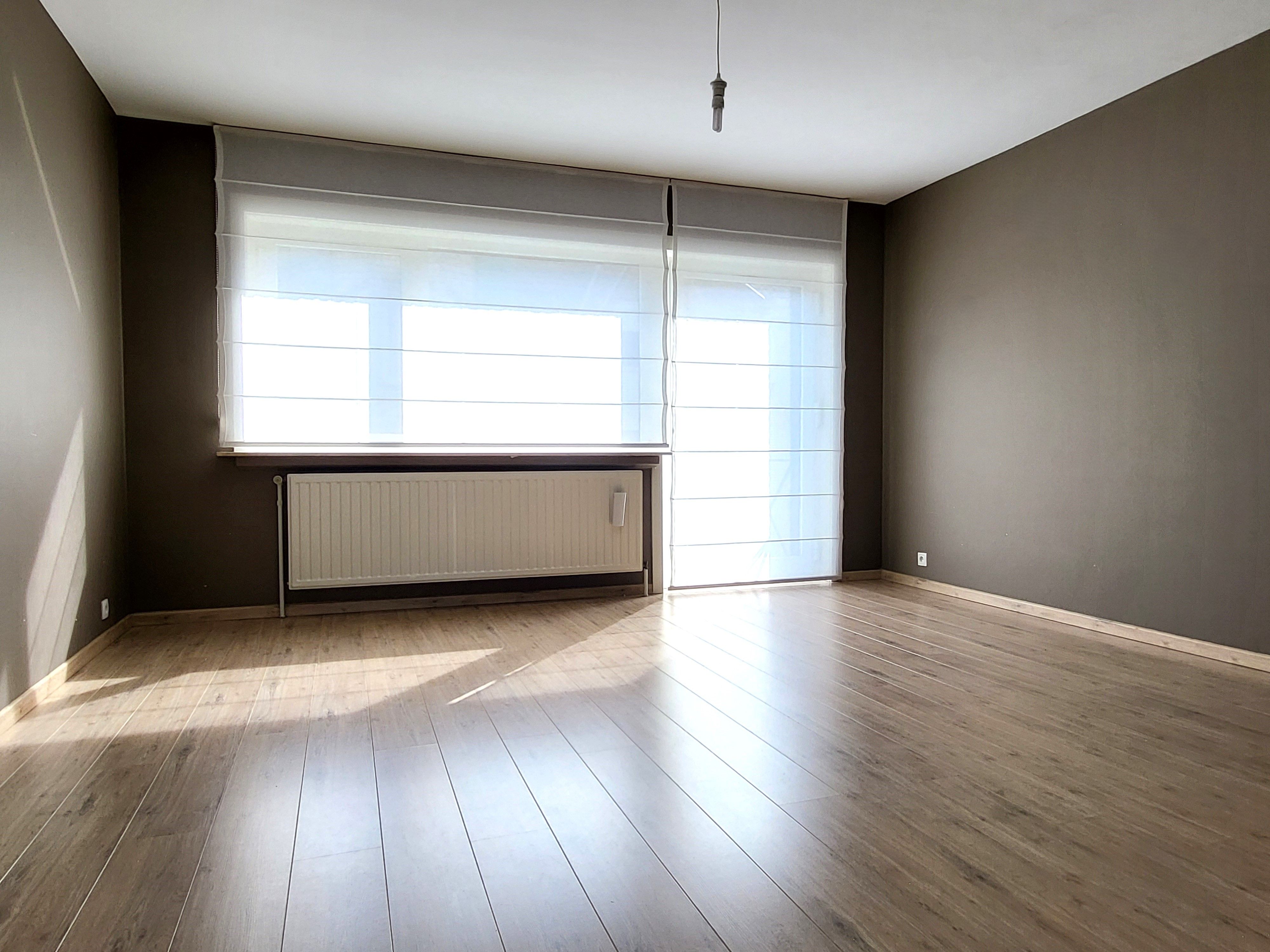 Zeer ruim duplex appartement van 151m2 met vier slaapkamers, groot terras van 41m² en terrasje aan de straatkant!  foto 22