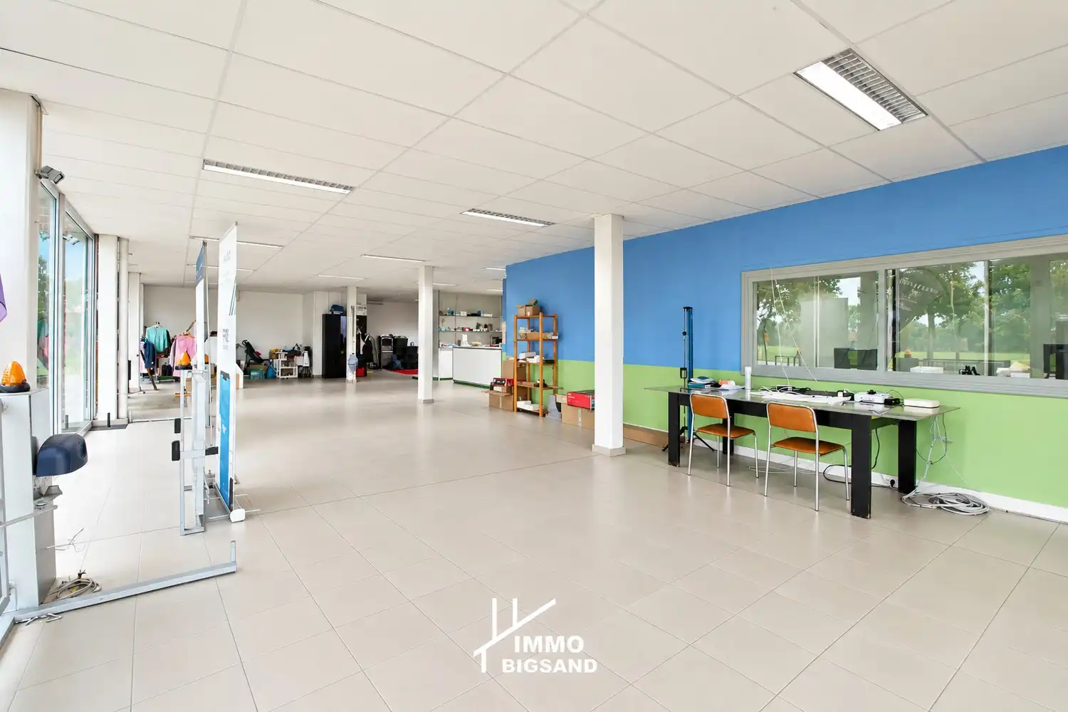 Handelspand met ruime woning, ondergronds magazijn/garage en veel parkeermogelijkheden langs de N32 foto 5