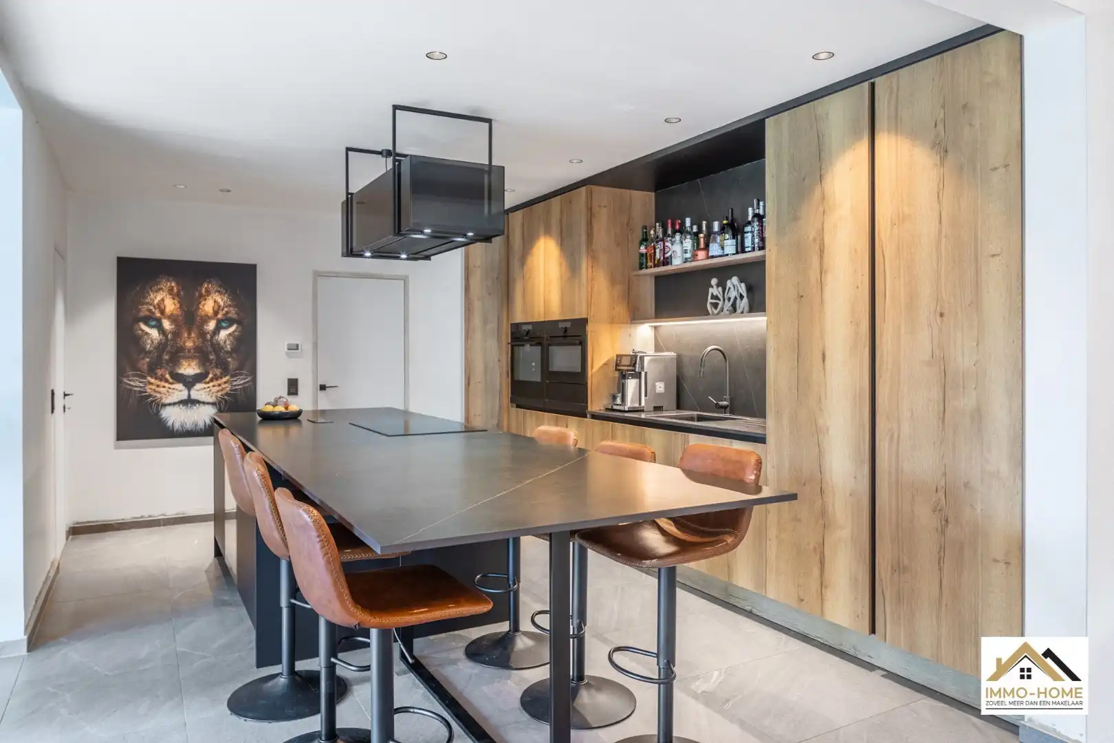 Gerenoveerde ruime gezinswoning met tuin en dubbele garage! foto 12