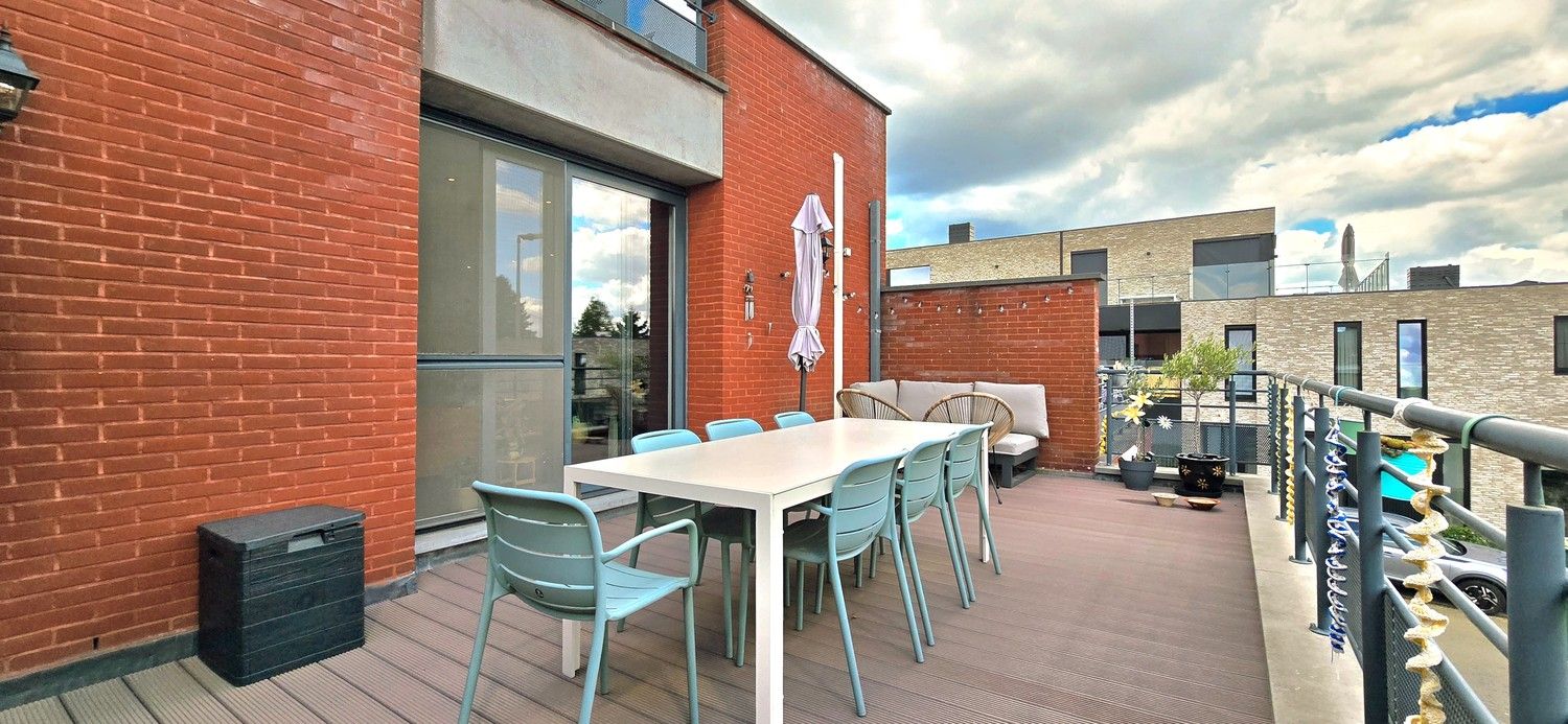 TE KOOP: Instapklaar appartement met 3 slaapkamers, dubbele garage en 2 terrassen foto 8