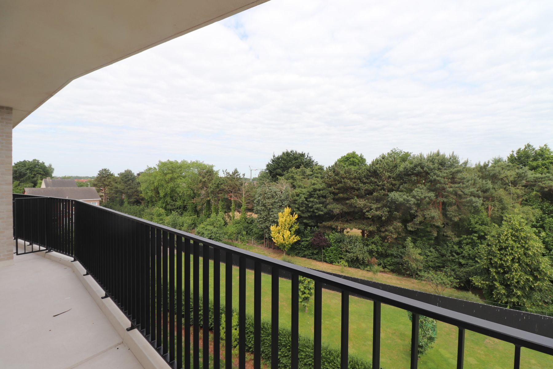 Prachtig nieuwbouwappartement op de bovenste verdieping rechts met 2 terrassen, autostaanplaats en berging. foto 14