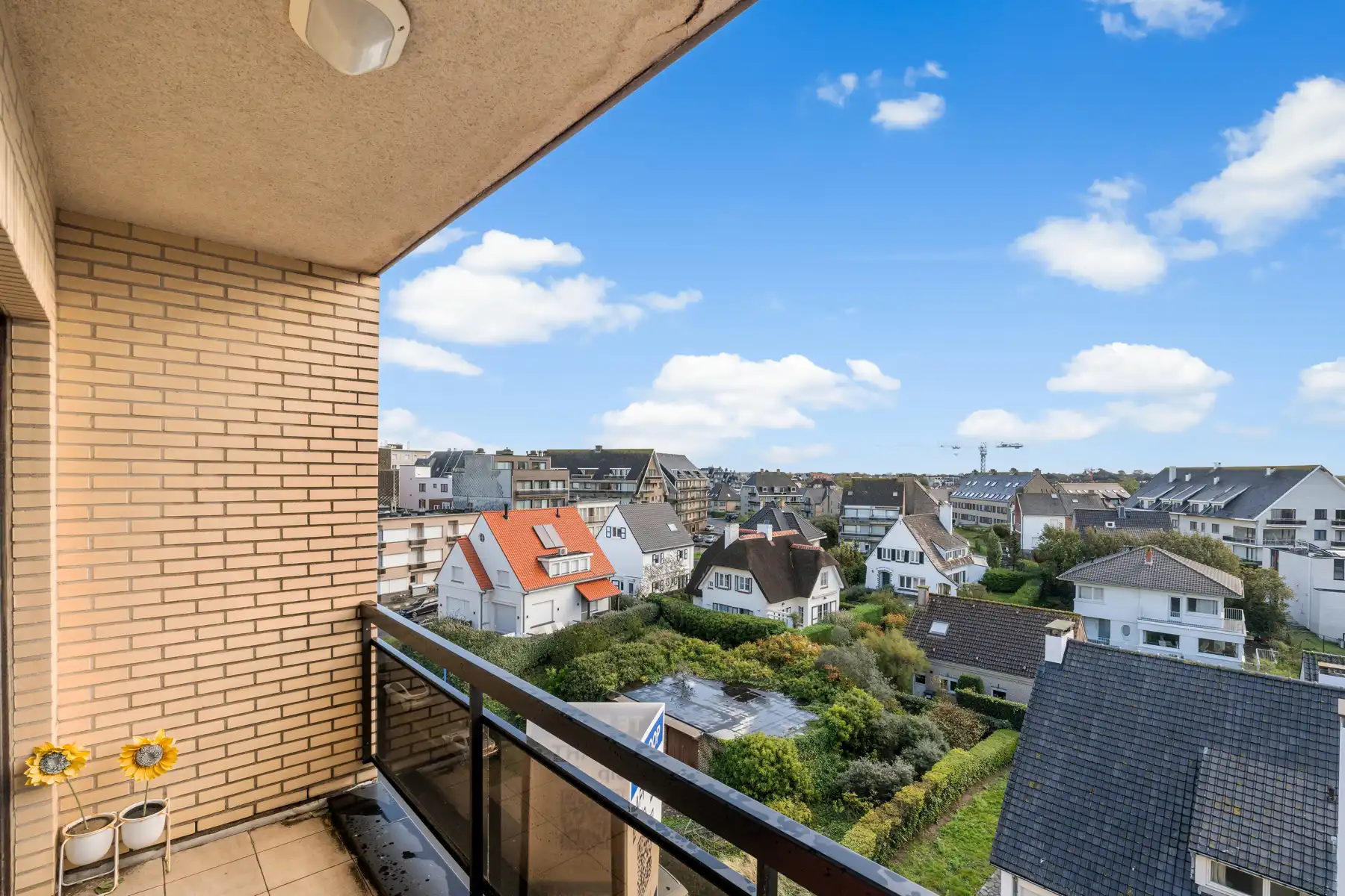 Ruim en zonnig appartement met terras vlakbij zee foto 13