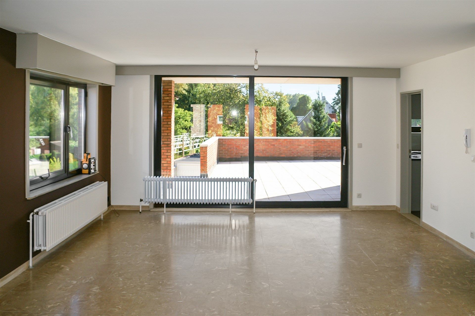 Handelspand met woonst, in centrum overmere met ruime parking en garage.  foto 16