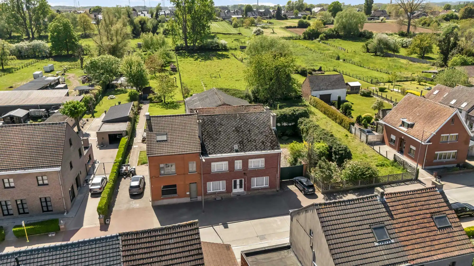 Ruime te renoveren woning met loods en bouwgrond foto 31