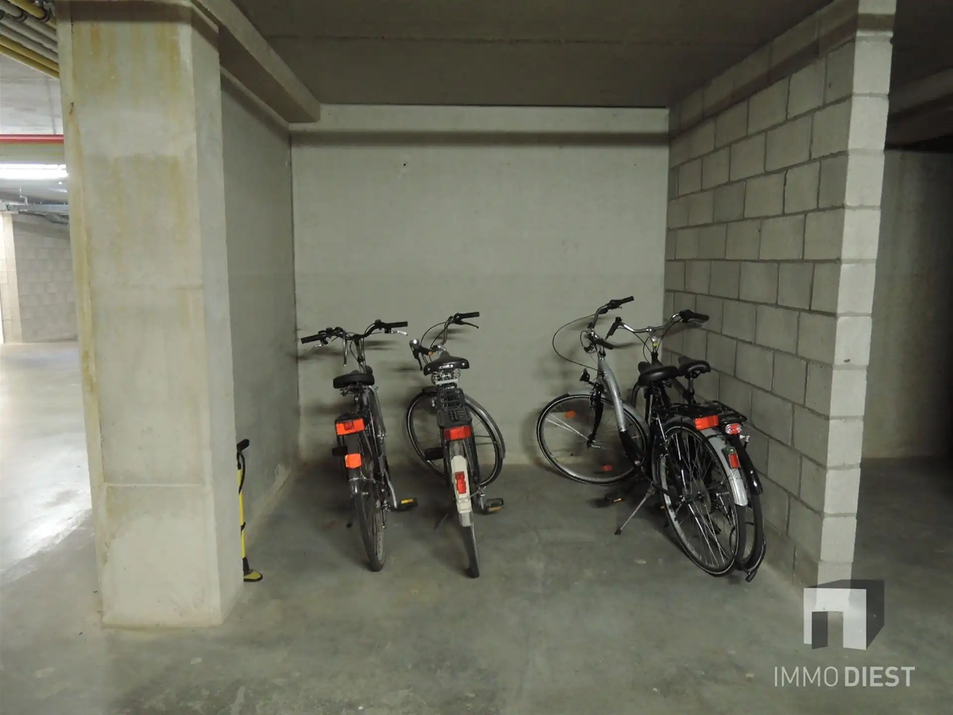 Prachtig ruim appartement met veel lichtinval bestaande uit twee slaapkamers, terras, ondergrondse staanplaats in het centrum van Halen. foto 22