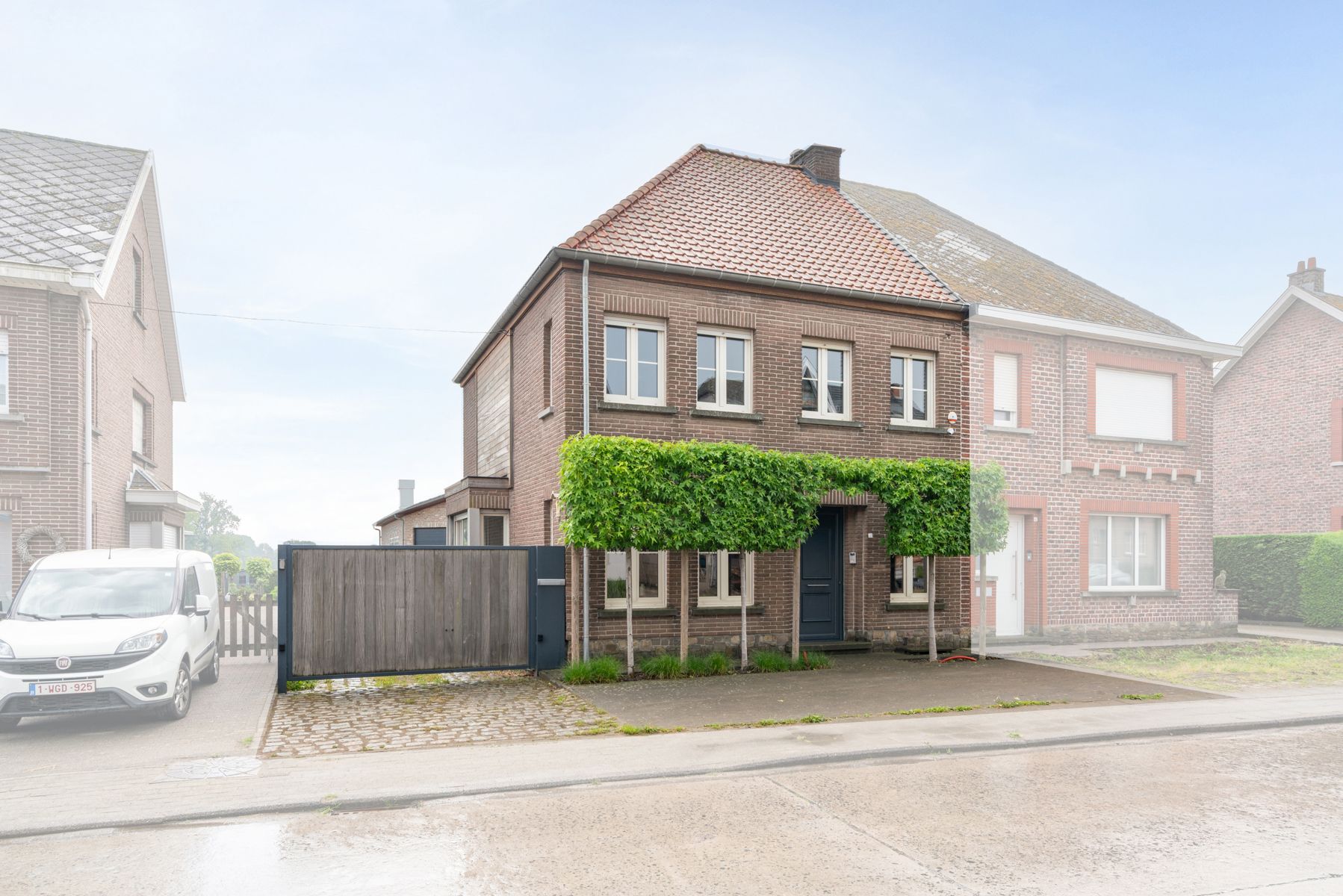 HOB met loods van 107m² op perceel 851m²  foto {{pictureIndex}}