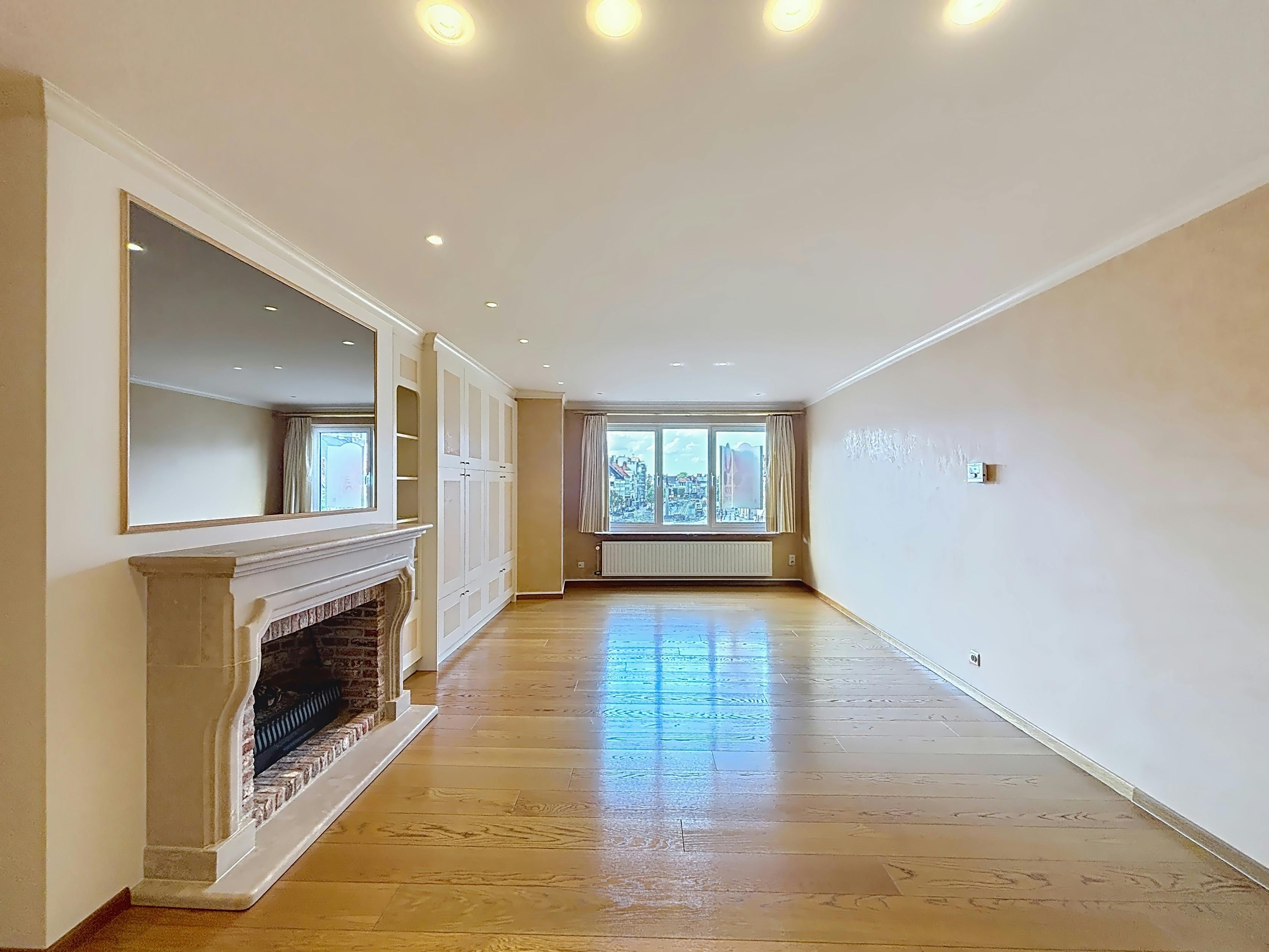 Instapklaar appartement met 3 slaapkamers en garagebox op de markt van Eeklo foto 3