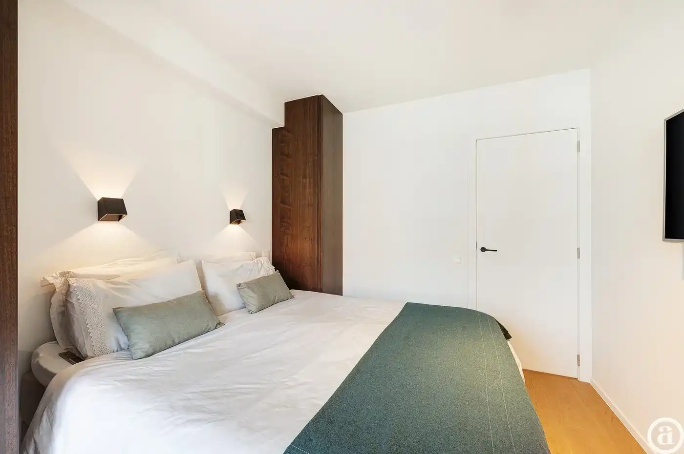 Luxueus gerenoveerd 3-slaapkamerappartement nabij de Zeedijk foto 16